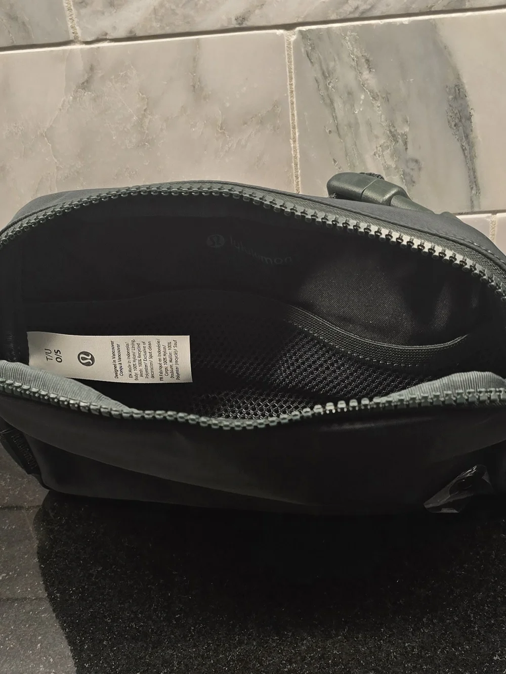 New Lululemon Rainforest Green Everywhere Belt Bag With Lulu Shopping Bag - Picture 3 of 4
